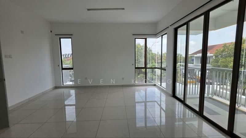1-storey Terraced House for Sale in Bandar Dato Onn (Tebrau) - Seven Kong - Living Room - PropertyGuru.com.my