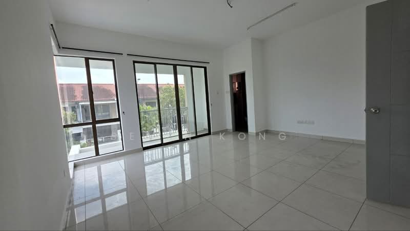 1-storey Terraced House for Sale in Bandar Dato Onn (Tebrau) - Seven Kong - Living Room - PropertyGuru.com.my