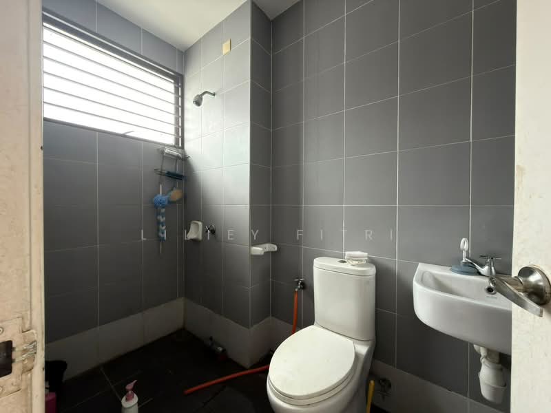 2-storey Terraced House for Sale in M Residence (Rawang) - Liliey Fitri - Bathroom - PropertyGuru.com.my