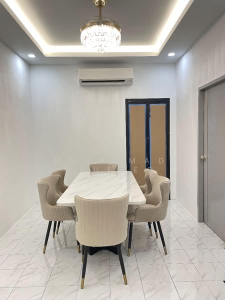 Rumah Teres 1 Tingkat untuk Disewa di Taman Bakti YNS (Labu) - Muhammad Taufeeq - Dining Room - PropertyGuru.com.my