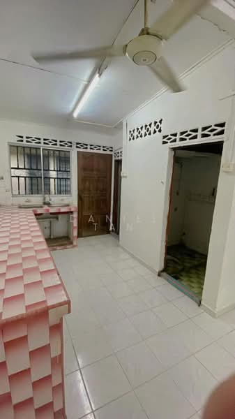 Rumah Teres 2 Tingkat untuk Disewa di PJS 2, Taman Sri Medan (Petaling Jaya) - Daniel Tan - Kitchen - PropertyGuru.com.my