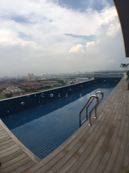 Servis Apartment untuk Disewa di The Square SOHO @ One City USJ 25 - Nicole Eng - Pool - PropertyGuru.com.my