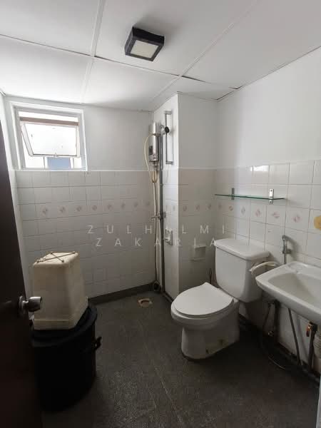 Condominium for Sale at Pantai Hillpark 5 - Zulhilmi Zakaria - Bathroom - PropertyGuru.com.my