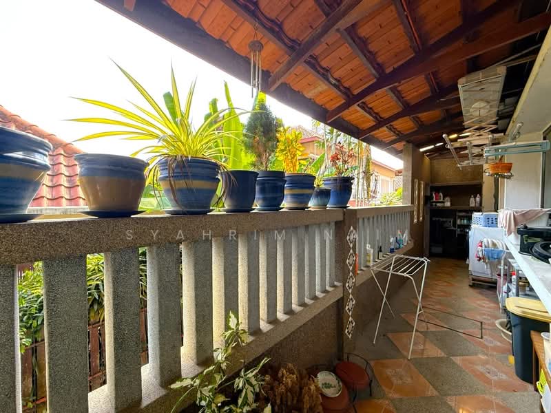Rumah Teres untuk Dijual di Bukit Rahman Putra (Sungai Buloh) - Syahrim Naim - Balcony - PropertyGuru.com.my