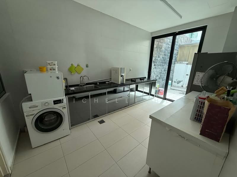 Rumah Kluster untuk Disewa di Taman Gaya (Ulu Tiram) - Michelle He - Kitchen - PropertyGuru.com.my