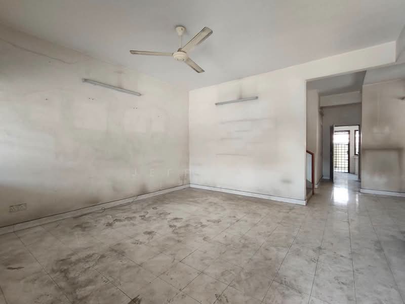 Semi-Detached House for Sale in Taman Mansion (Ipoh) - Jeff Tan - Living Room - PropertyGuru.com.my