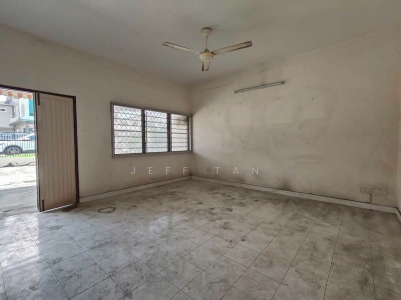 Semi-Detached House for Sale in Taman Mansion (Ipoh) - Jeff Tan - Living Room - PropertyGuru.com.my