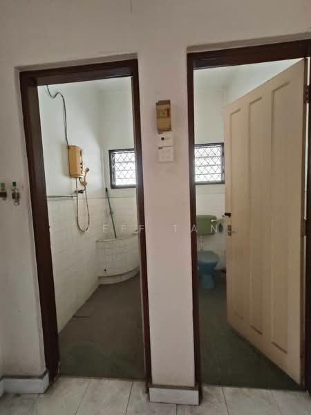 Semi-Detached House for Sale in Taman Mansion (Ipoh) - Jeff Tan - Bathroom - PropertyGuru.com.my