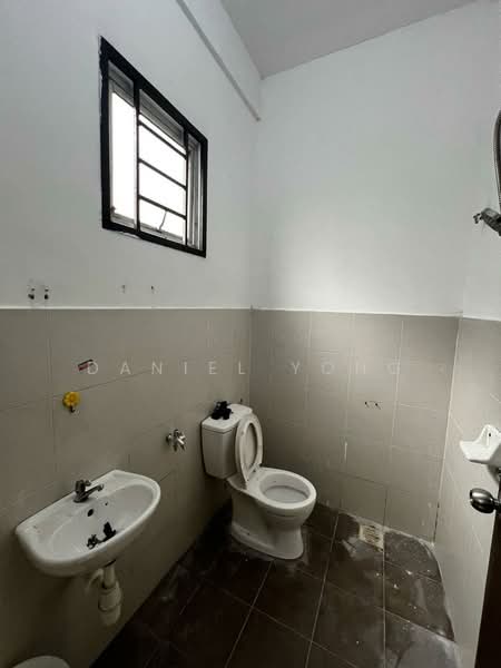 Rumah Teres 2 Tingkat untuk Dijual di Taman Senai Jaya (Senai) - Daniel Yong - Bathroom - PropertyGuru.com.my