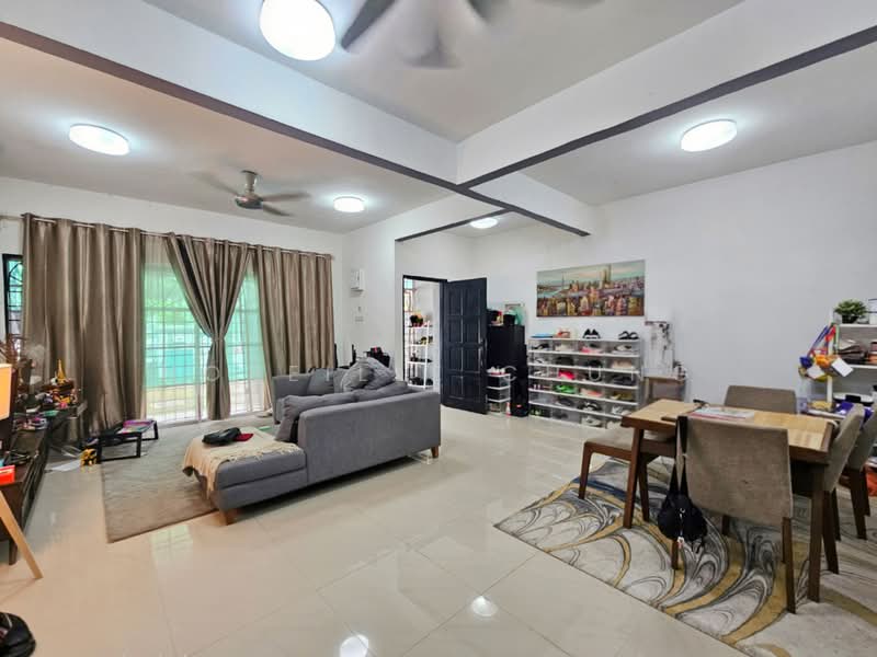 2-storey Terraced House for Sale in Taman Perindustrian Usj 1 (Subang Jaya) - Nobeille Chung - Living Room - PropertyGuru.com.my