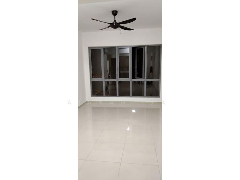 Servis Apartment untuk Disewa di Gravit8, Klang - Aisyah Isa - Living Room - PropertyGuru.com.my