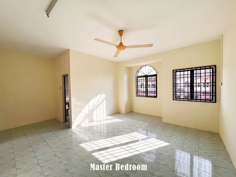 2-storey Terraced House for Sale in Kampar (Perak) - Kevin Chai - Master Bedroom - PropertyGuru.com.my
