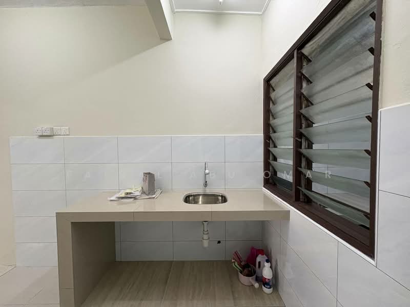 Rumah Teres 2 Tingkat untuk Disewa di Taman Sri Gombak (Gombak) - Faisal Abu Omar - Kitchen - PropertyGuru.com.my