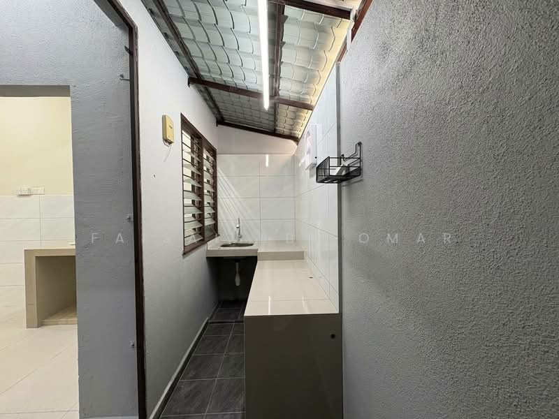 Rumah Teres 2 Tingkat untuk Disewa di Taman Sri Gombak (Gombak) - Faisal Abu Omar - Kitchen - PropertyGuru.com.my