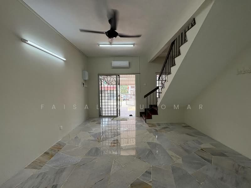 Rumah Teres 2 Tingkat untuk Disewa di Taman Sri Gombak (Gombak) - Faisal Abu Omar - Living Room - PropertyGuru.com.my