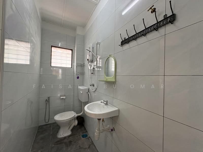 Rumah Teres 2 Tingkat untuk Disewa di Taman Sri Gombak (Gombak) - Faisal Abu Omar - Bathroom - PropertyGuru.com.my