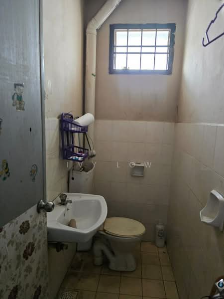 2-storey Terraced House for Sale in Taman Rinting (Masai) - Ivy Low - Bathroom - PropertyGuru.com.my