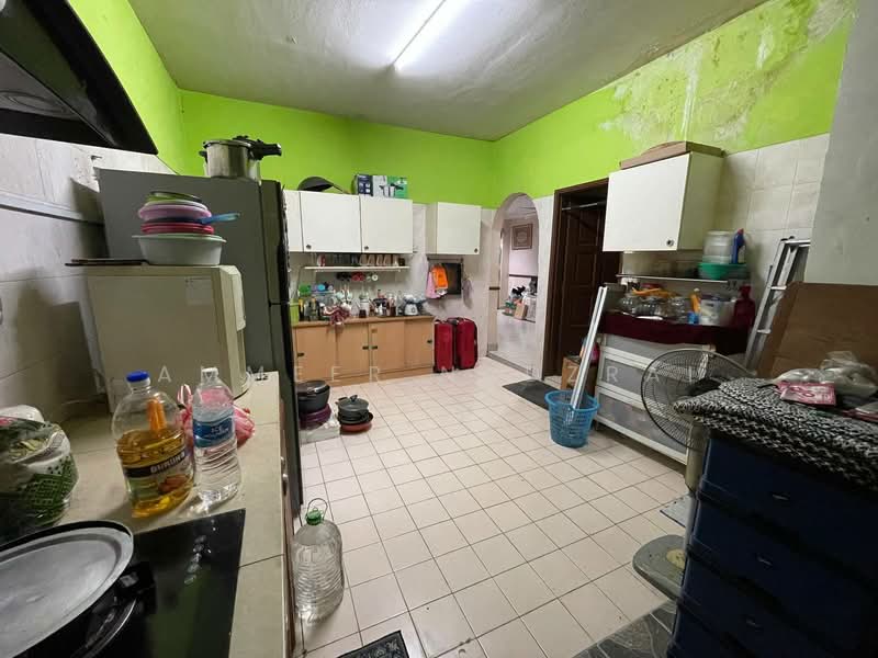 Rumah Teres 2 Tingkat untuk Dijual di Seksyen 27 (Shah Alam) - Ammeer Nadzrai - Kitchen - PropertyGuru.com.my