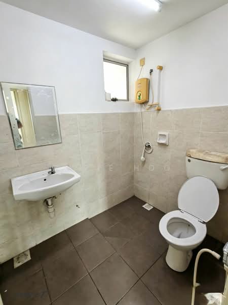 Kondominium untuk Disewa di Juta Mines - Camie Hoo - Bathroom - PropertyGuru.com.my