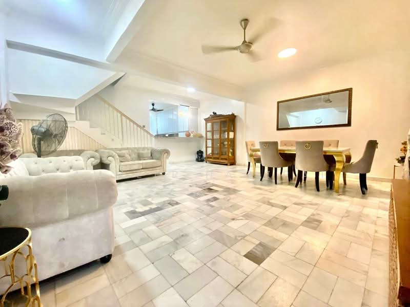 Rumah Teres 2 Tingkat untuk Dijual di Taman Kajang Perdana (Kajang) - Ammeer Nadzrai - Living Room - PropertyGuru.com.my