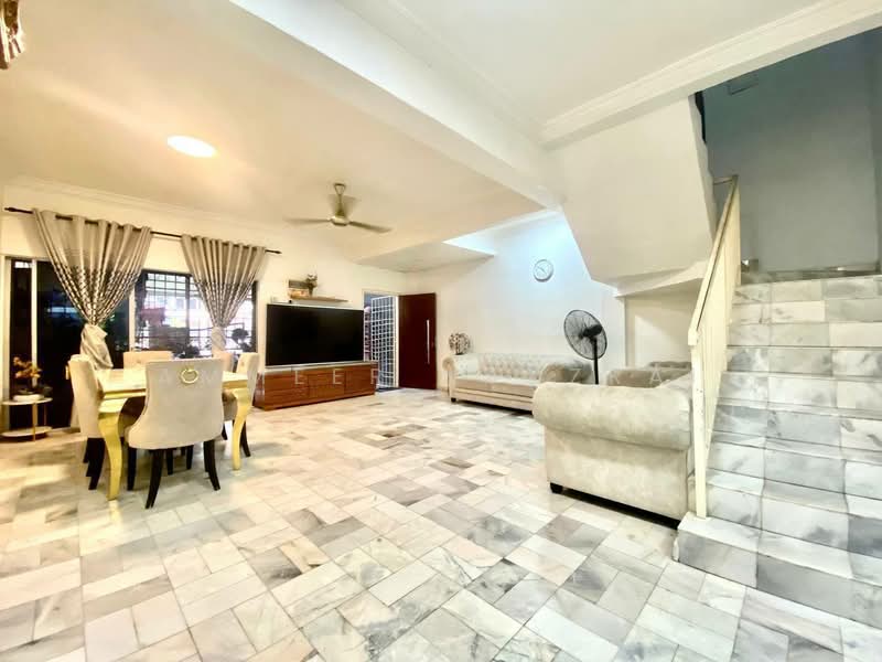 Rumah Teres 2 Tingkat untuk Dijual di Taman Kajang Perdana (Kajang) - Ammeer Nadzrai - Living Room - PropertyGuru.com.my