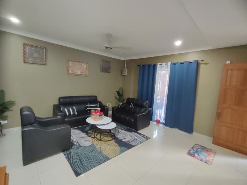 Rumah Teres 2 Tingkat untuk Dijual di Alam Budiman (Shah Alam) - Lidza . - Living Room - PropertyGuru.com.my