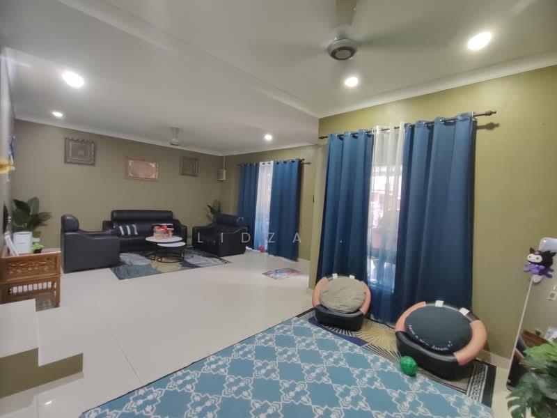 Rumah Teres 2 Tingkat untuk Dijual di Alam Budiman (Shah Alam) - Lidza . - Living Room - PropertyGuru.com.my