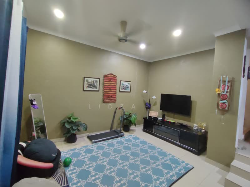 Rumah Teres 2 Tingkat untuk Dijual di Alam Budiman (Shah Alam) - Lidza . - Living Room - PropertyGuru.com.my