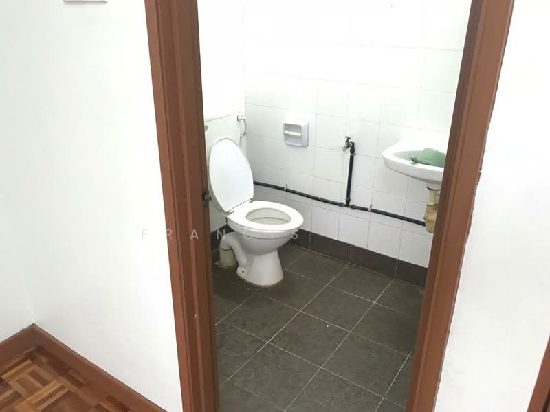 Terraced House for Sale in Bandar Putra Permai (Seri Kembangan) - Francis Lim - Bathroom - PropertyGuru.com.my