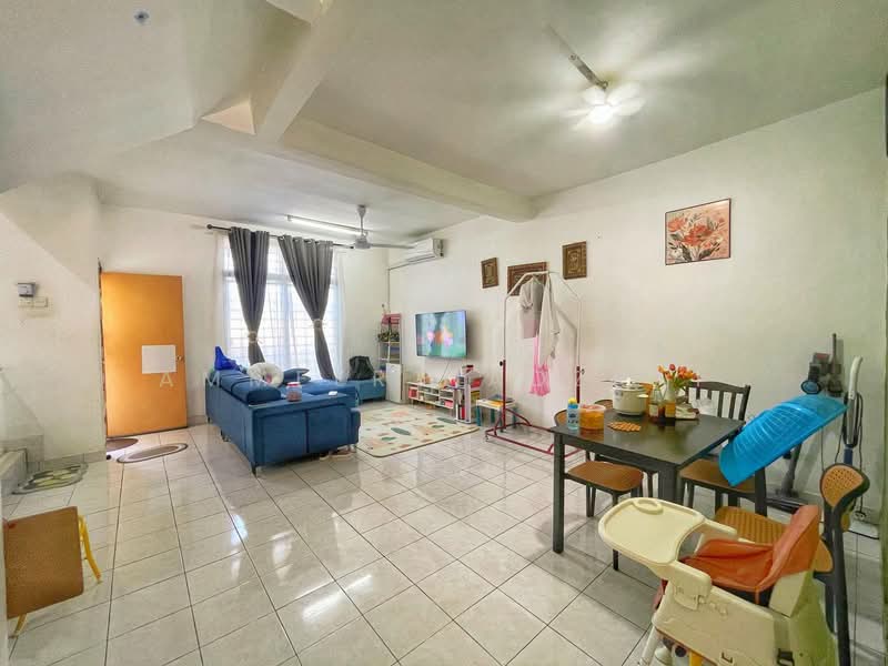 Rumah Teres 2 Tingkat untuk Dijual di Taman Kajang Utama (Kajang) - Ammeer Nadzrai - Living Room - PropertyGuru.com.my