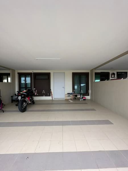 Rumah Teres 1 Tingkat untuk Dijual di Lukut (Negeri Sembilan) - Masnizah Arifin - Car Park - PropertyGuru.com.my