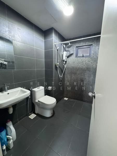 Kondominium untuk Disewa di Parkhill Residence - RentCare Management - Bathroom - PropertyGuru.com.my