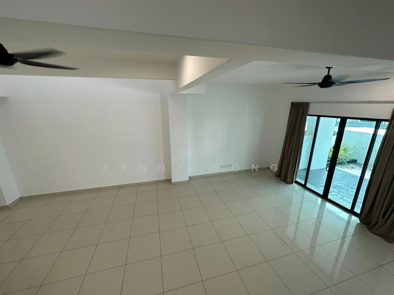 Rumah Teres untuk Dijual di Bandar Cassia (Batu Kawan) - Fanny Wong - Living Room - PropertyGuru.com.my