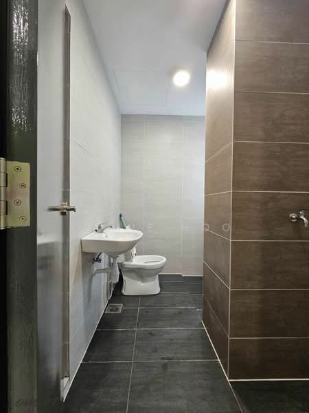Servis Apartment untuk Disewa di Princeton Suites @ EduSentral - Camie Hoo - Bathroom - PropertyGuru.com.my