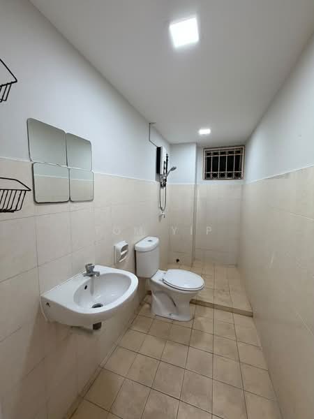 Apartment for Sale at Bayu Puteri - Tom Yip - Bathroom - PropertyGuru.com.my