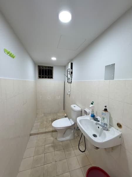 Apartment for Sale at Bayu Puteri - Tom Yip - Bathroom - PropertyGuru.com.my