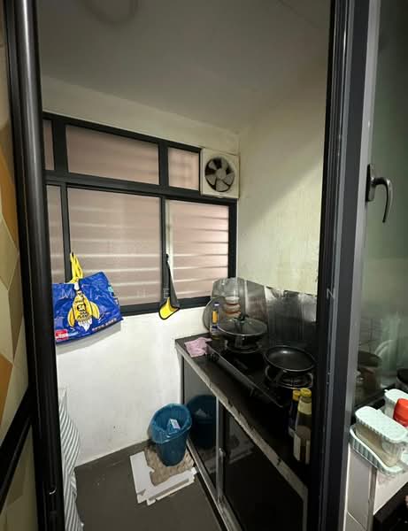Service Residence for Sale at KL Traders Square - Michelle Tan - Kitchen - PropertyGuru.com.my