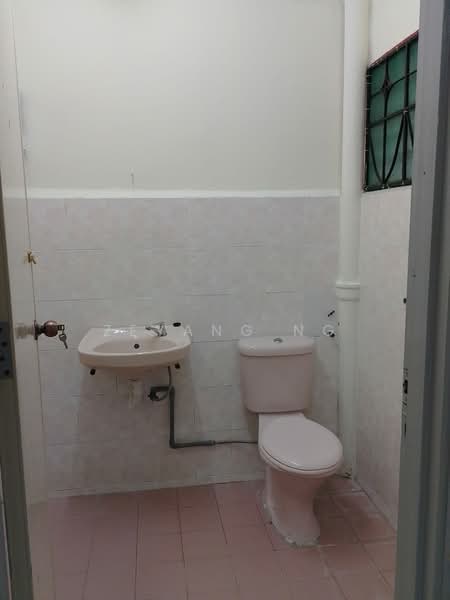 Rumah Teres 1 Tingkat untuk Disewa di SS17 (Subang Jaya) - Zeyang Ng - Bathroom - PropertyGuru.com.my