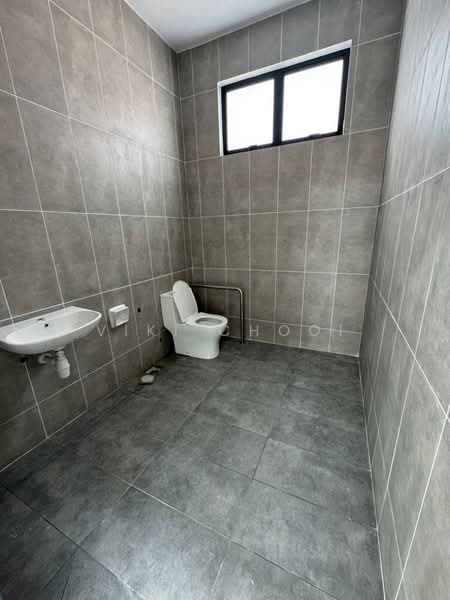 Semi-D Factory for Rent in Eco Business Park 1 (Johor Bahru) - Viki Chooi - Bathroom - PropertyGuru.com.my