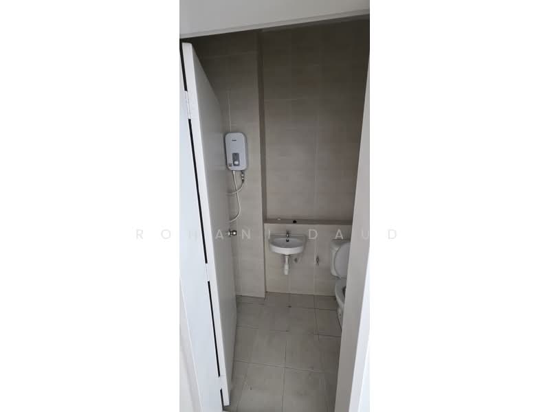 Kondominium untuk Disewa di Residensi Adelia 3 - Rohani Daud - Bathroom - PropertyGuru.com.my