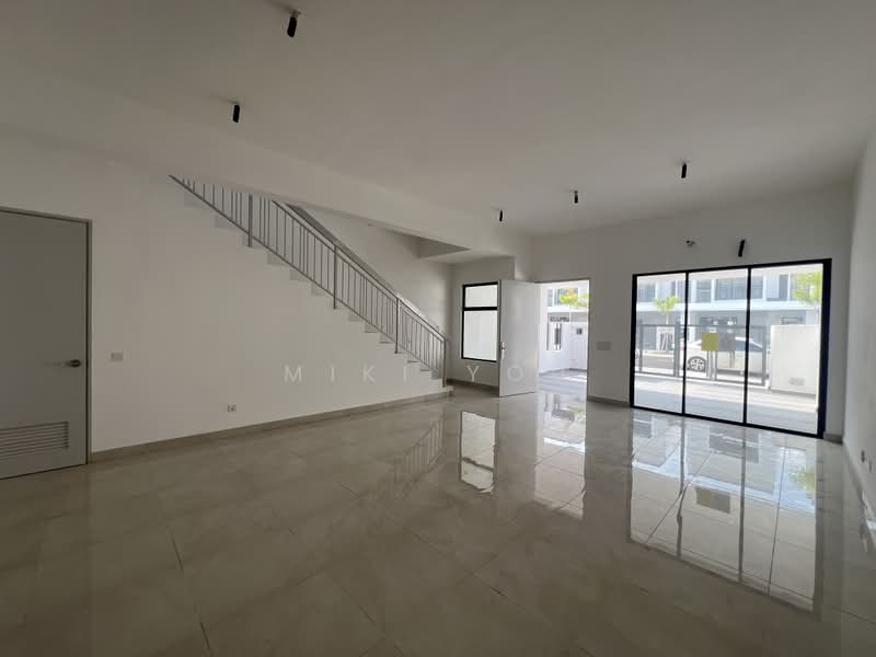 Rumah Teres 2 Tingkat untuk Disewa di Telok Panglima Garang (Selangor) - Miki You - Living Room - PropertyGuru.com.my