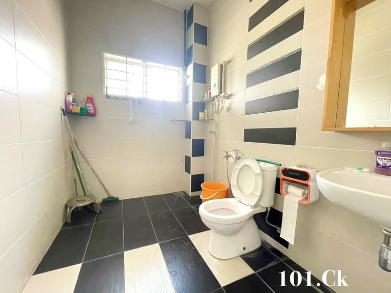 Semi-Detached House for Sale in Banting (Banting) - Hao Kai Khaw - Bathroom - PropertyGuru.com.my