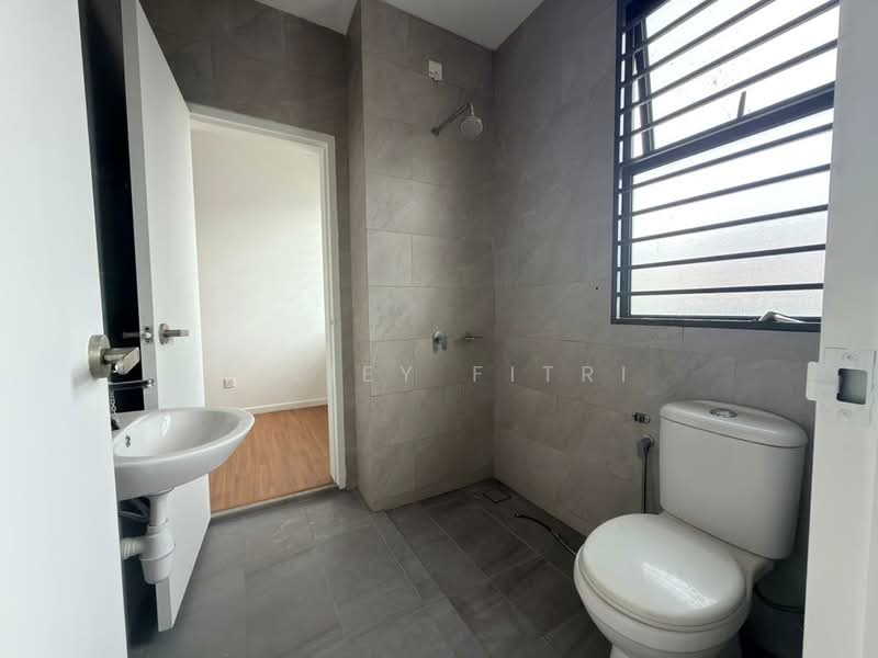 2-storey Terraced House for Sale in Bandar Country Homes (Rawang) - Liliey Fitri - Bathroom - PropertyGuru.com.my