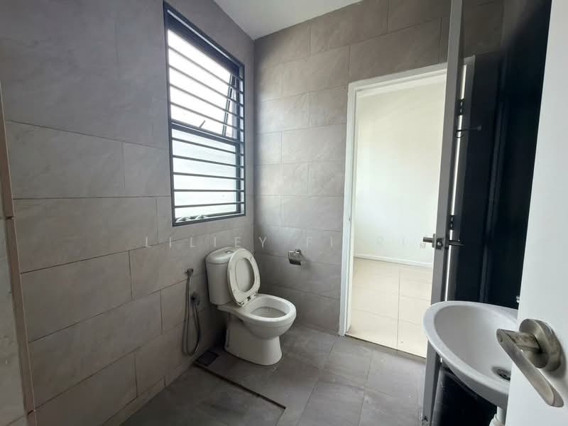 2-storey Terraced House for Sale in Bandar Country Homes (Rawang) - Liliey Fitri - Bathroom - PropertyGuru.com.my
