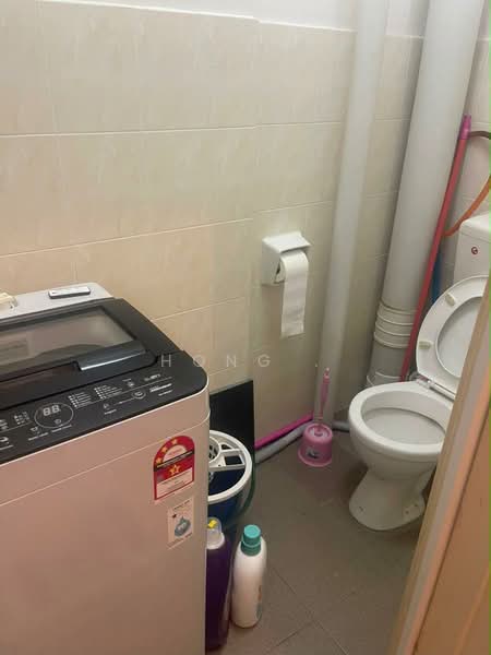 Apartment for Sale at Pangsapuri Setia Vista - Hong . - Bathroom - PropertyGuru.com.my