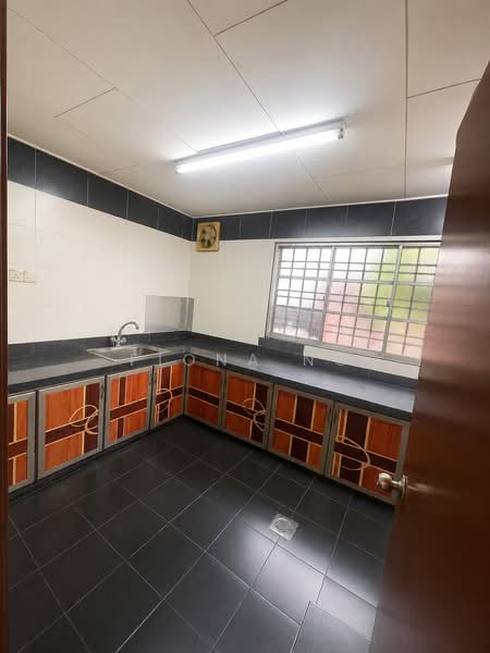 Rumah Teres 2 Tingkat untuk Disewa di Bandar Bukit Raja (Klang) - Fiona Ng - Kitchen - PropertyGuru.com.my