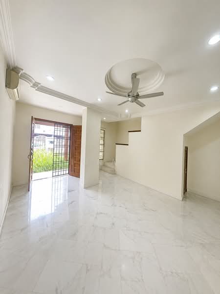 Rumah Teres 2 Tingkat untuk Disewa di Bandar Bukit Raja (Klang) - Fiona Ng - Living Room - PropertyGuru.com.my