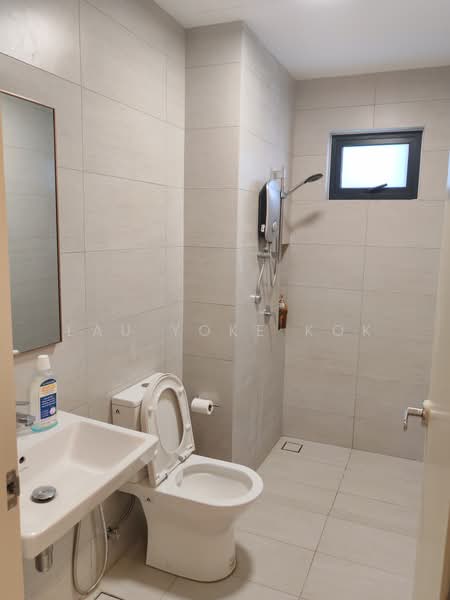 Servis Apartment untuk Dijual di Residensi Ava @ Kiara Bay - Lau Yoke Kok - Bathroom - PropertyGuru.com.my