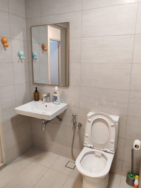 Servis Apartment untuk Dijual di Residensi Ava @ Kiara Bay - Lau Yoke Kok - Bathroom - PropertyGuru.com.my