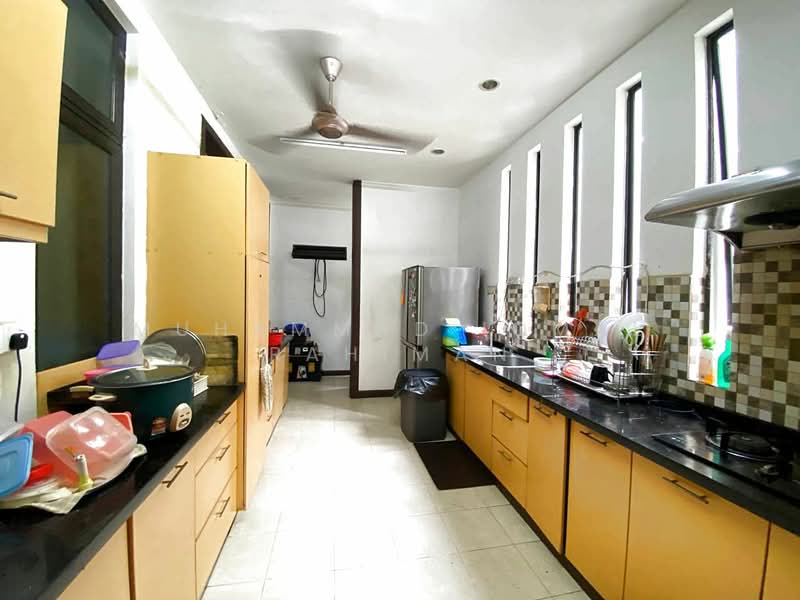 Bungalow for Sale in Seksyen 27 (Shah Alam) - Muhammad Iqmal Rahiman - Kitchen - PropertyGuru.com.my
